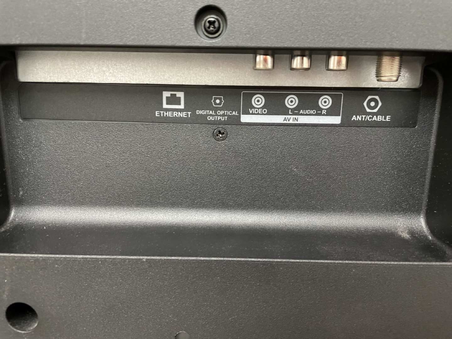 50” Insignia FireTV and Soundbar - photo 5