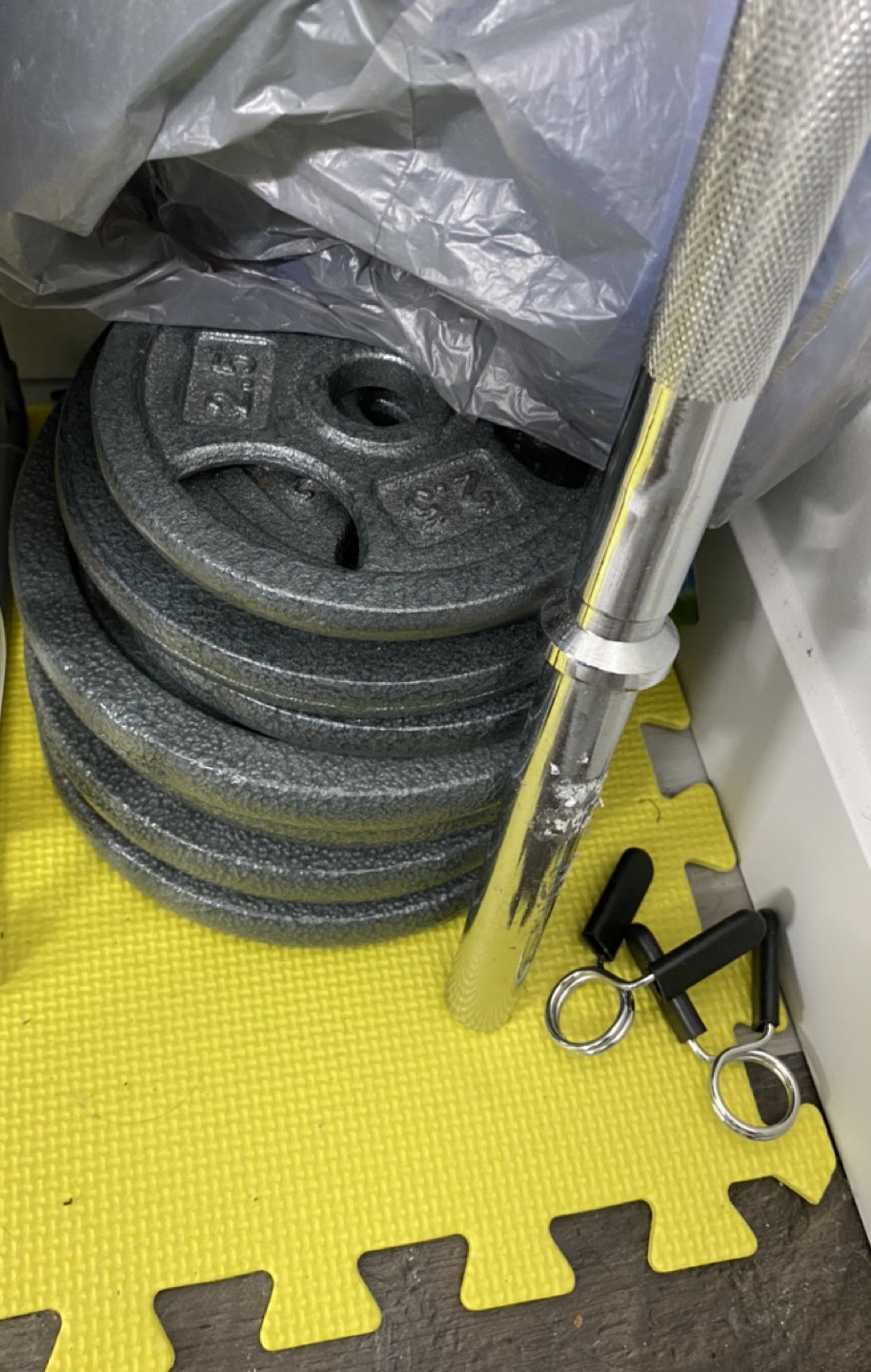 50% OFF on top of this next 3 days Ez barbell, plates, locks - photo 3