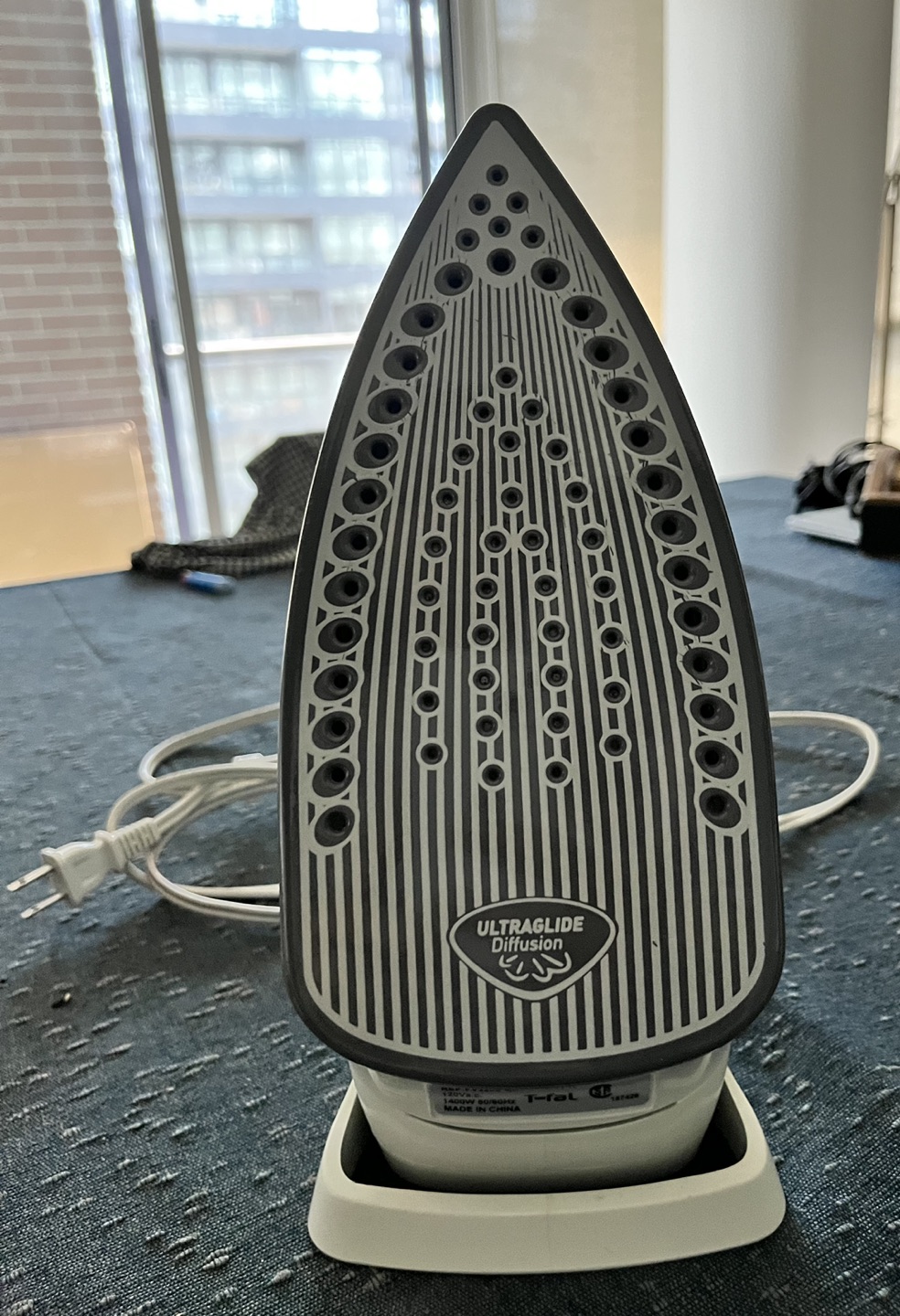 Tfal ultraglide steam iron - photo 2