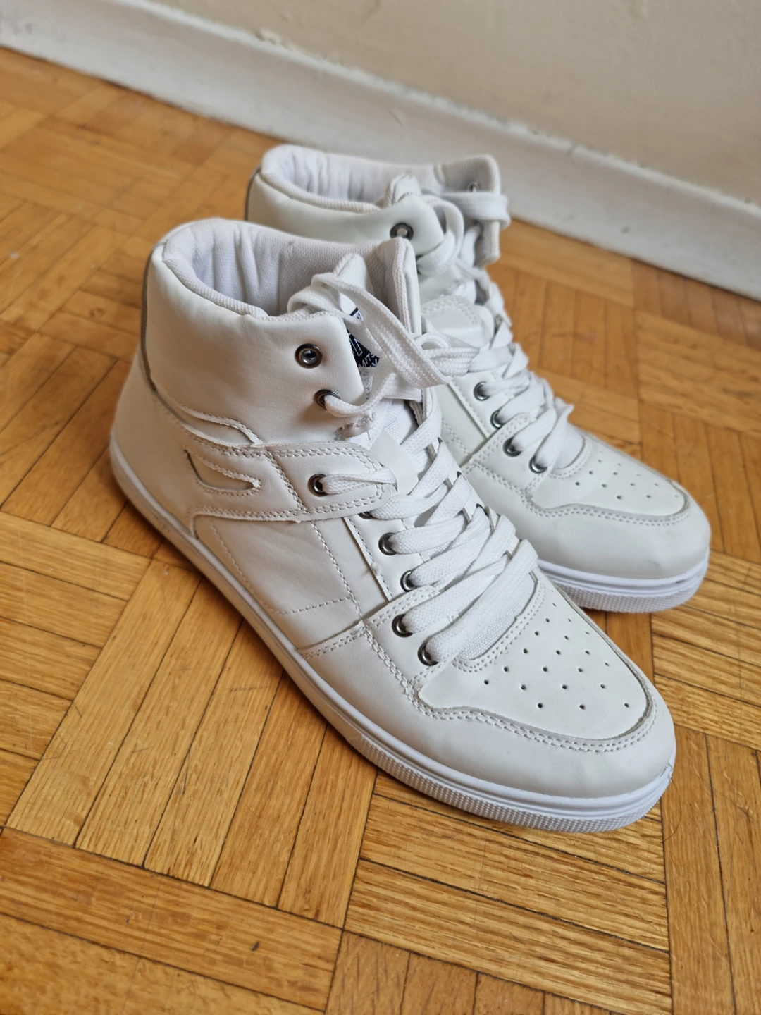 White Shoes Size 10 - photo 2