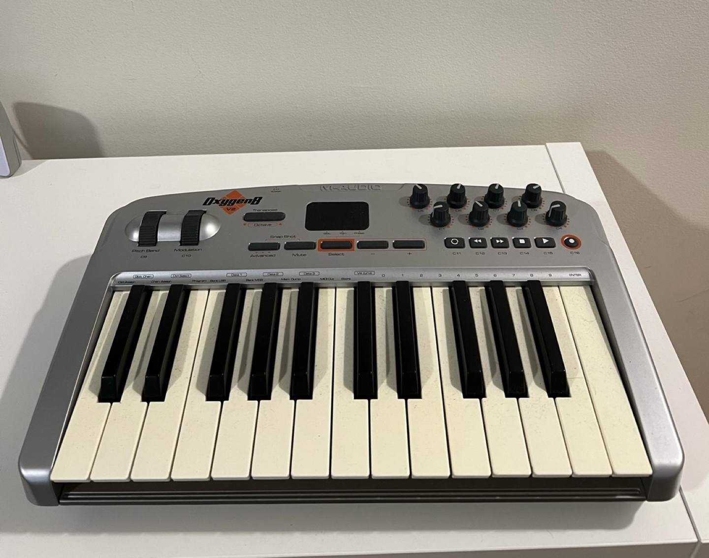 M-Audio Oxygen 8 V2 MIDI Keyboard Controller