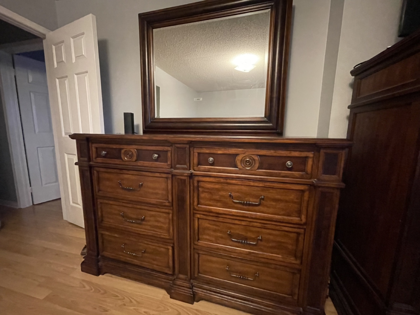 8 drawer dresser with mirror - photo 3
