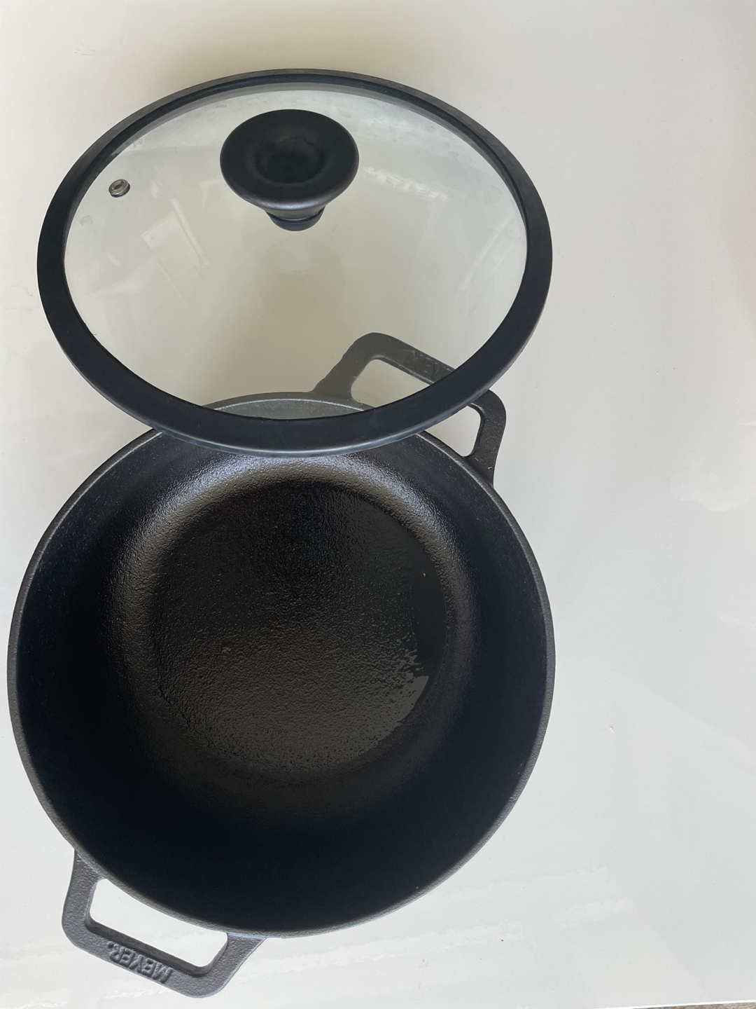Meyer cast iron pot 4 litre (LIKE NEW) - photo 2