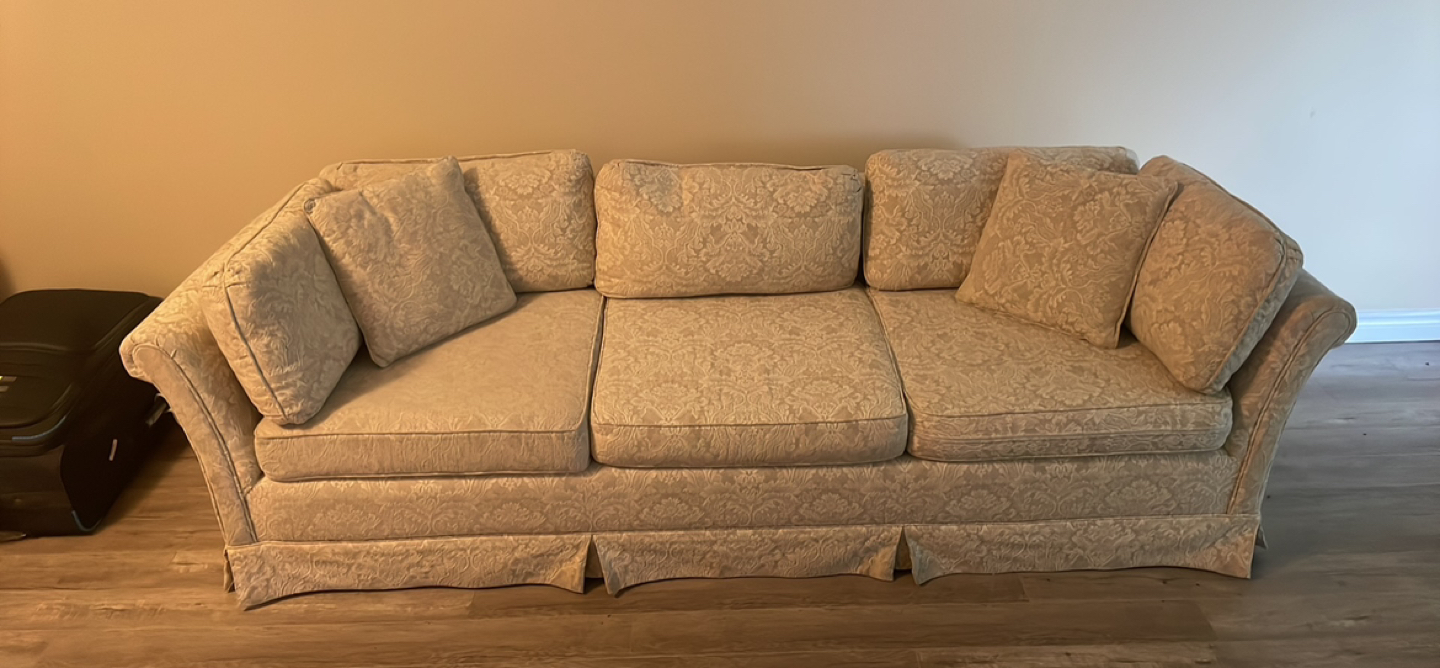 Big sized couch - photo 3