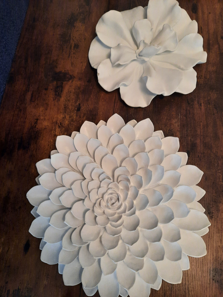 White decorative hanging wall flower image indicator(2)