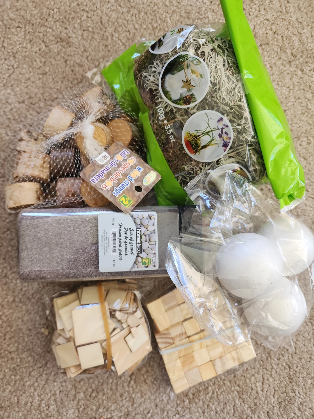 ⬆️ Assorted materials for DIY thumbnail