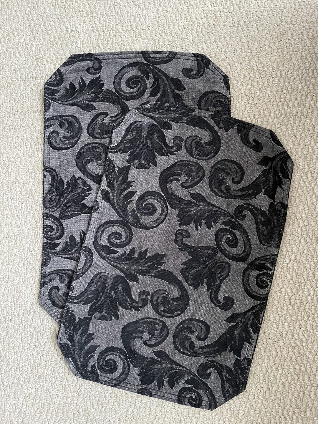 Black placemats (set of 2)