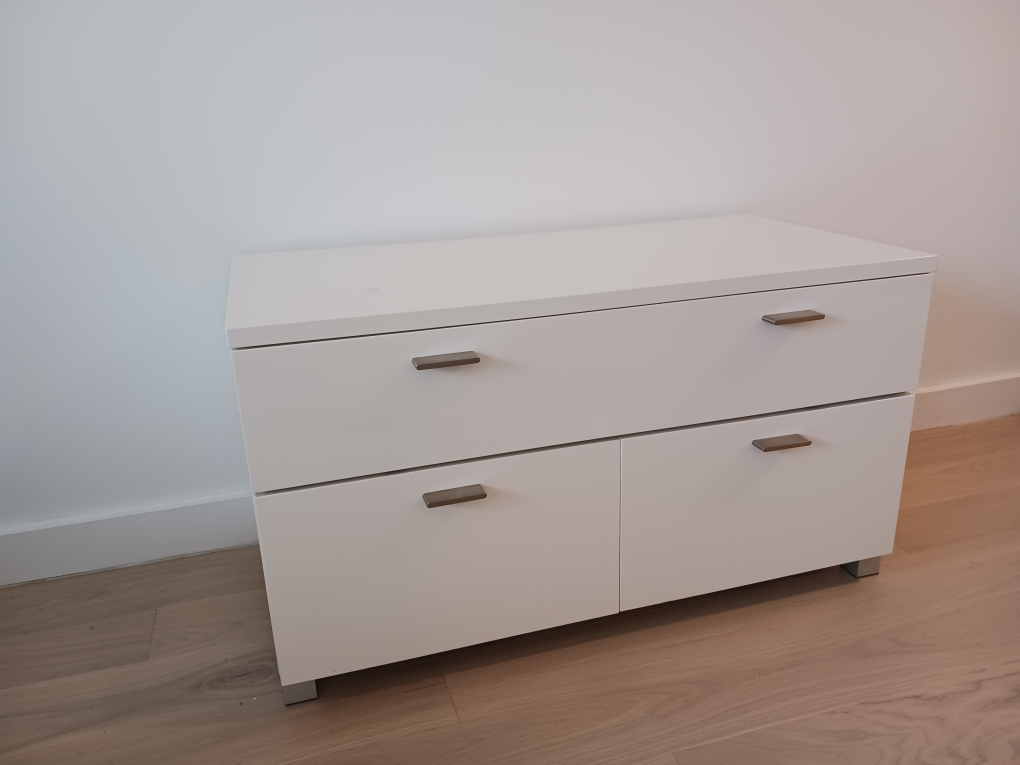 Small cabinet/TV stand