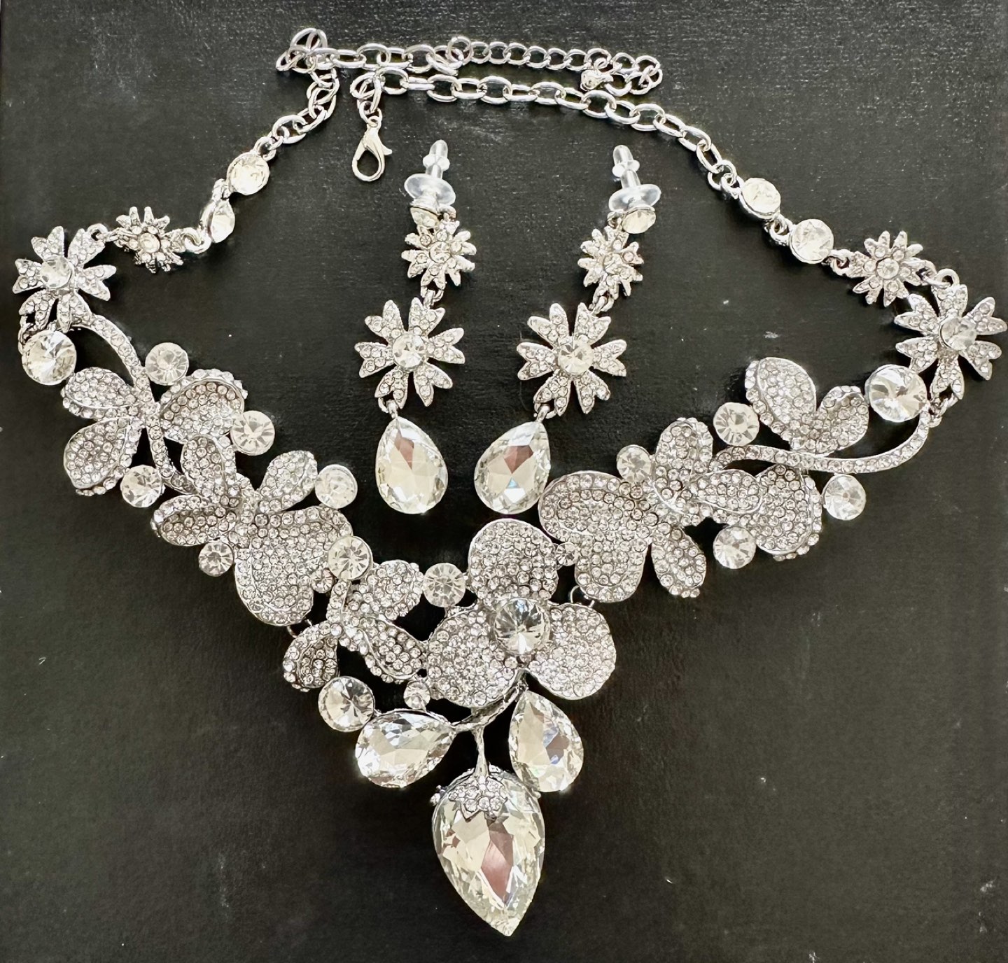 Elegant Classic Rhinestones Necklace and Earrings Sets image indicator(2)