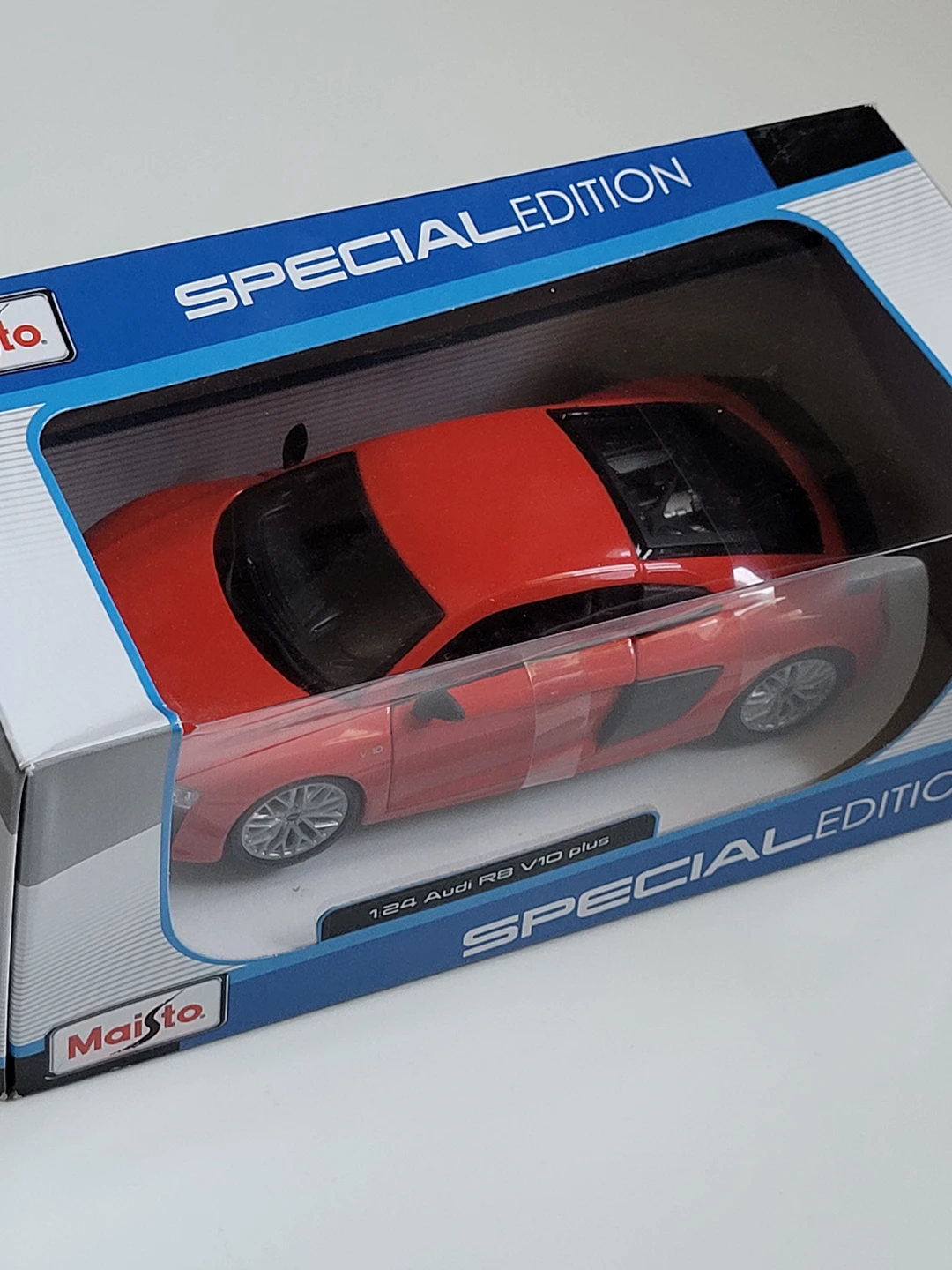 Audi R8 V10 plus special edition diecast metal model car 1:24 - photo 5