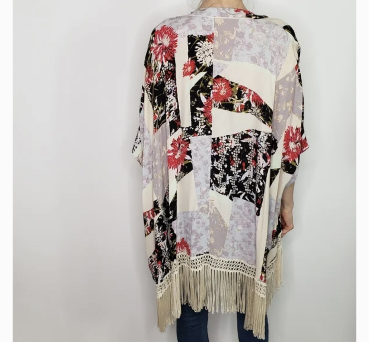 Aritzia Talula Floral Kimono image indicator(2)