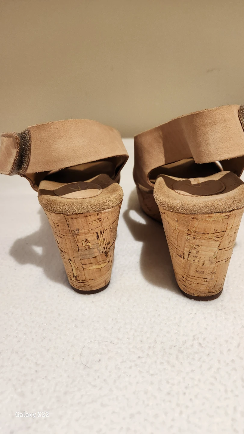Women's Clarks Wedge Sandal Size7 image indicator(3)