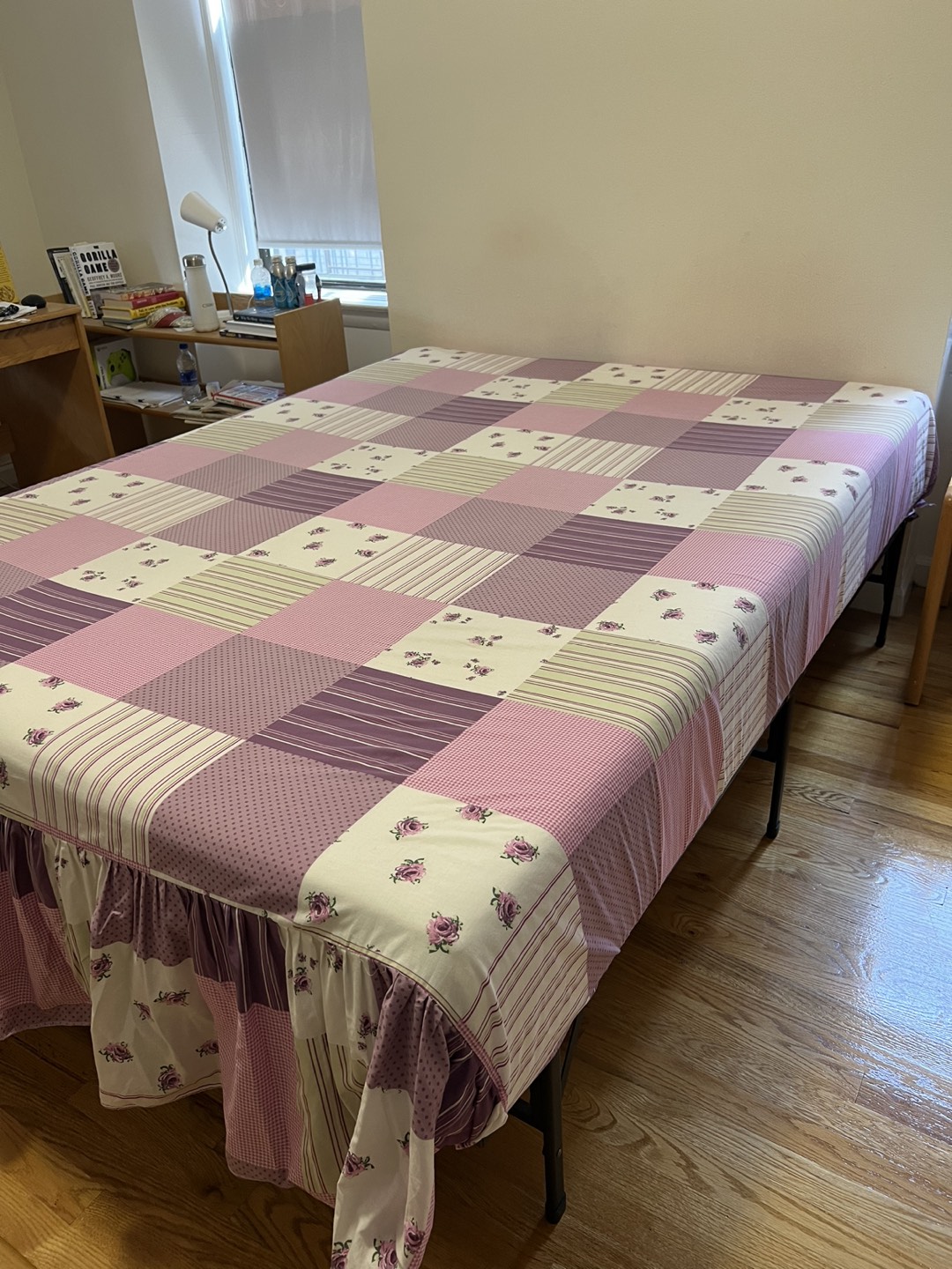 Queen mattress and metal bed frame - photo 2