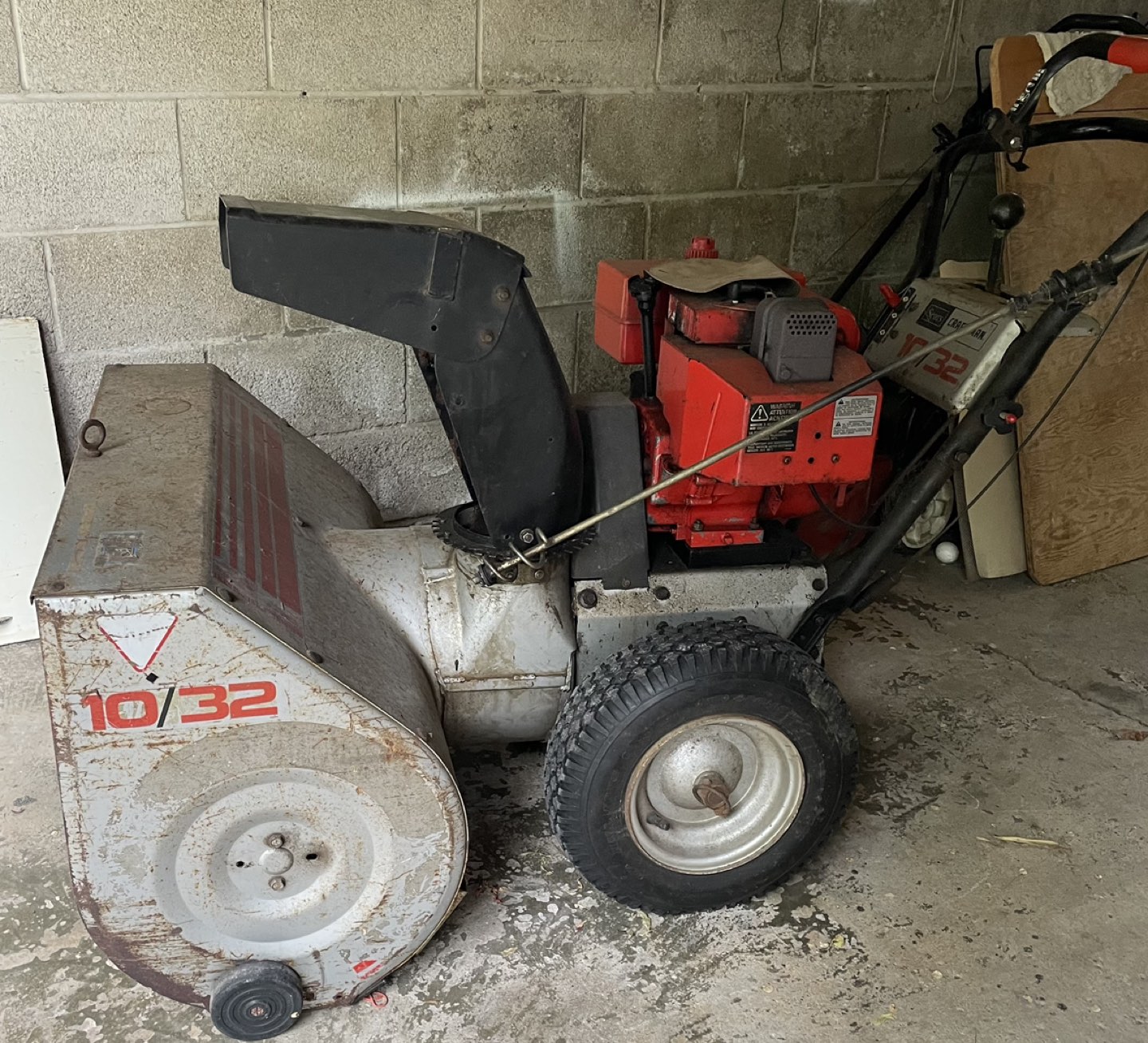 SNOW BLOWER