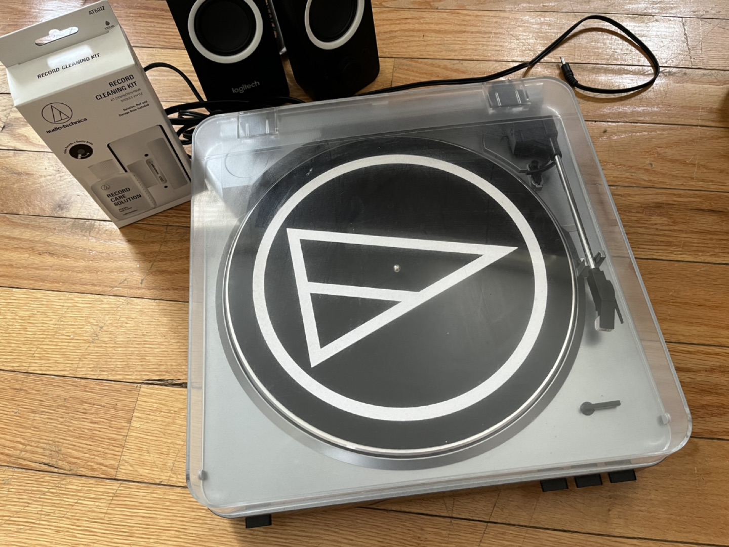 Audio-Technica Record Player - includes speaker & cleaning kit - photo 2