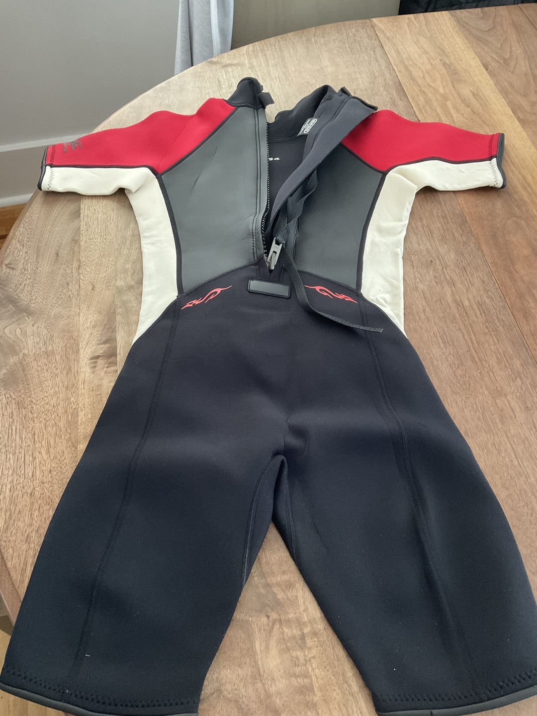 Base Wetsuit-Sz small womens (34)