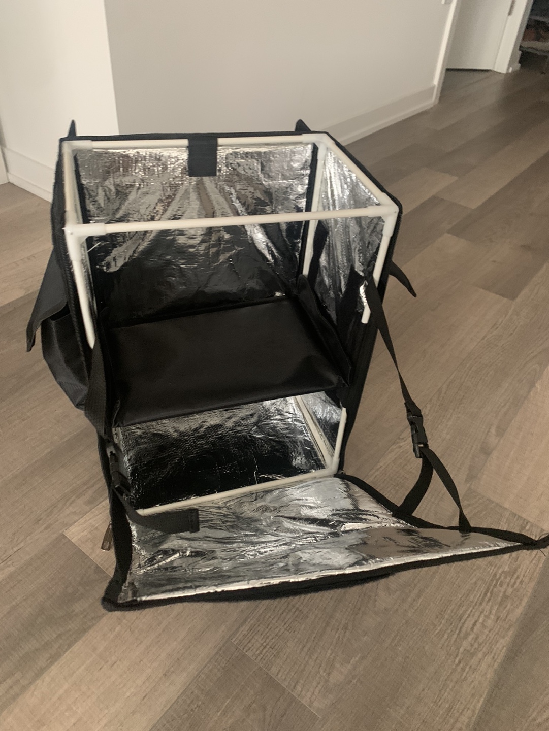 99.5% new. Insulated bag. Perfect for deliveries. ASAP - photo 3