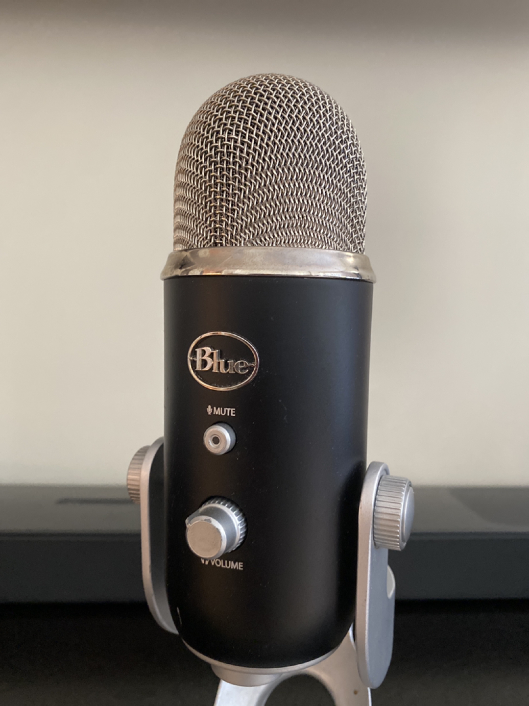 Blue Yeti USB Microphone thumbnail