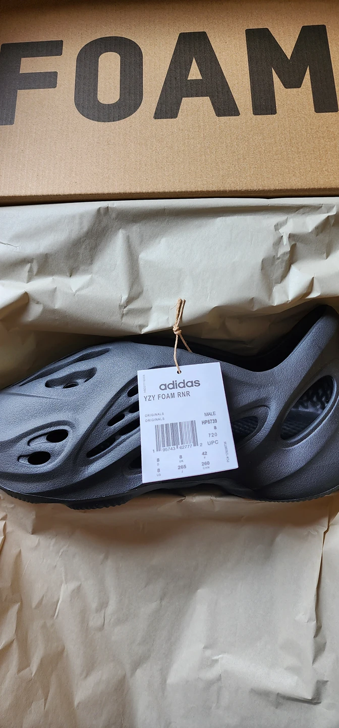 Yeezy Onxy Foam Runner Size 8 - photo 2