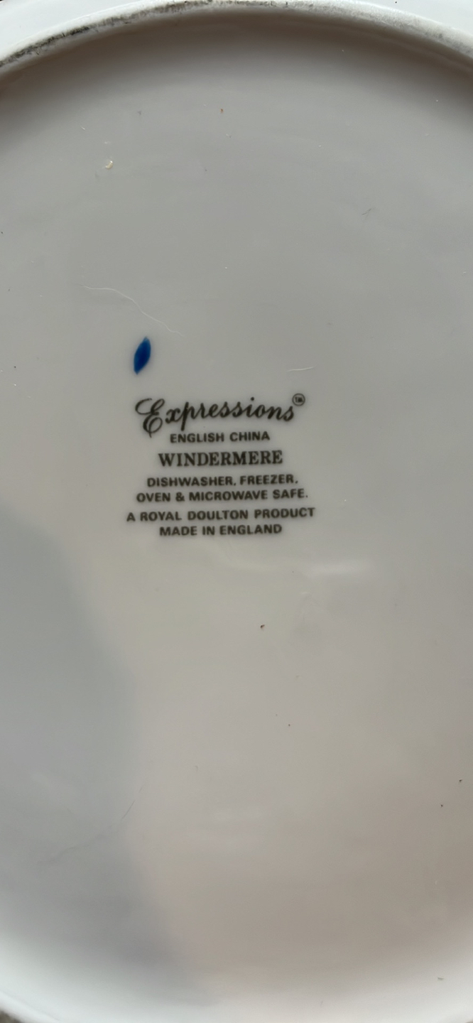 Round Covered Veg Bowl Windermere Expressions Royal Doulton. image indicator(4)