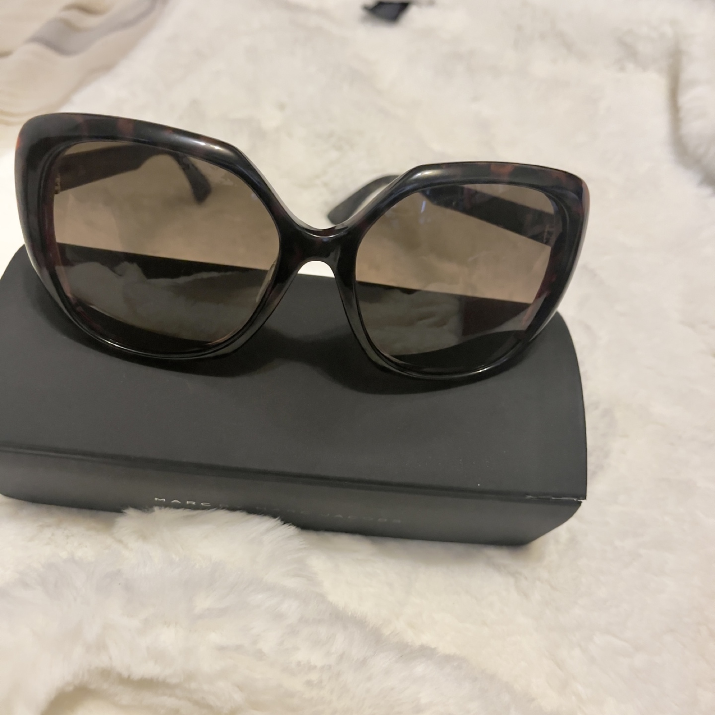 Authentic Fendi sunglasses thumbnail
