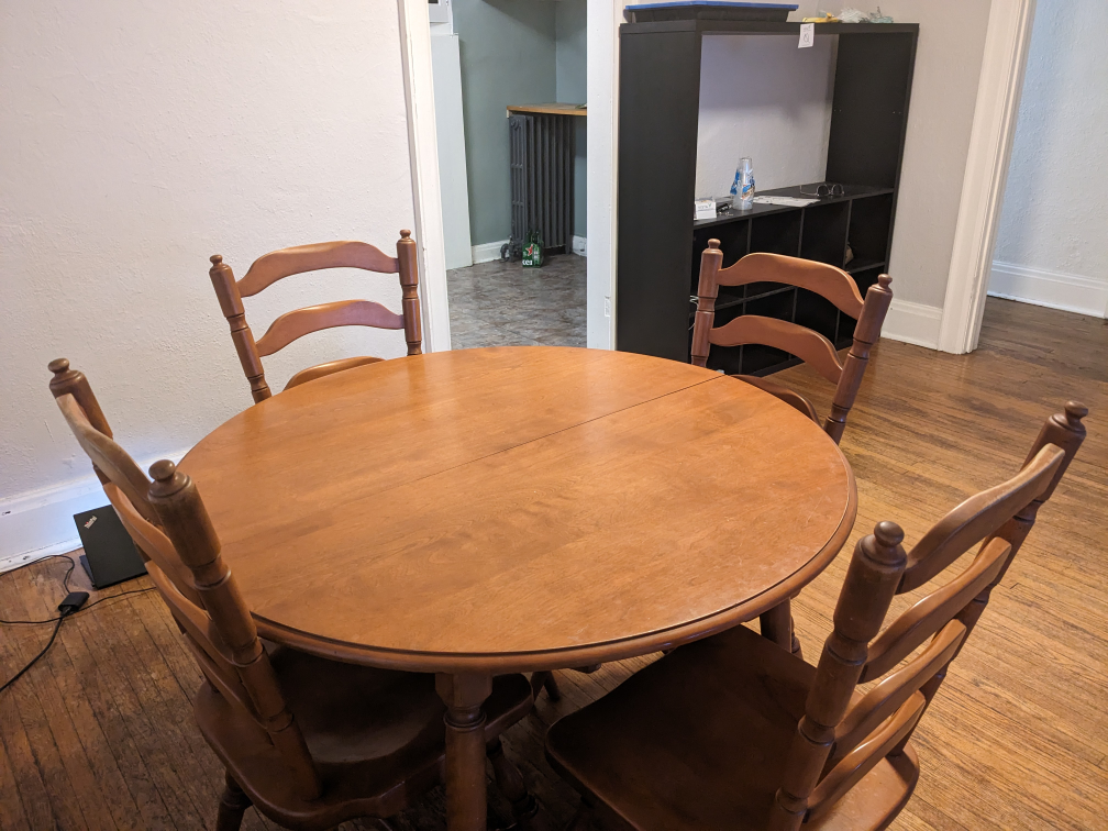 urgent sale: Vintage Ontario -made wooden dining set - photo 3