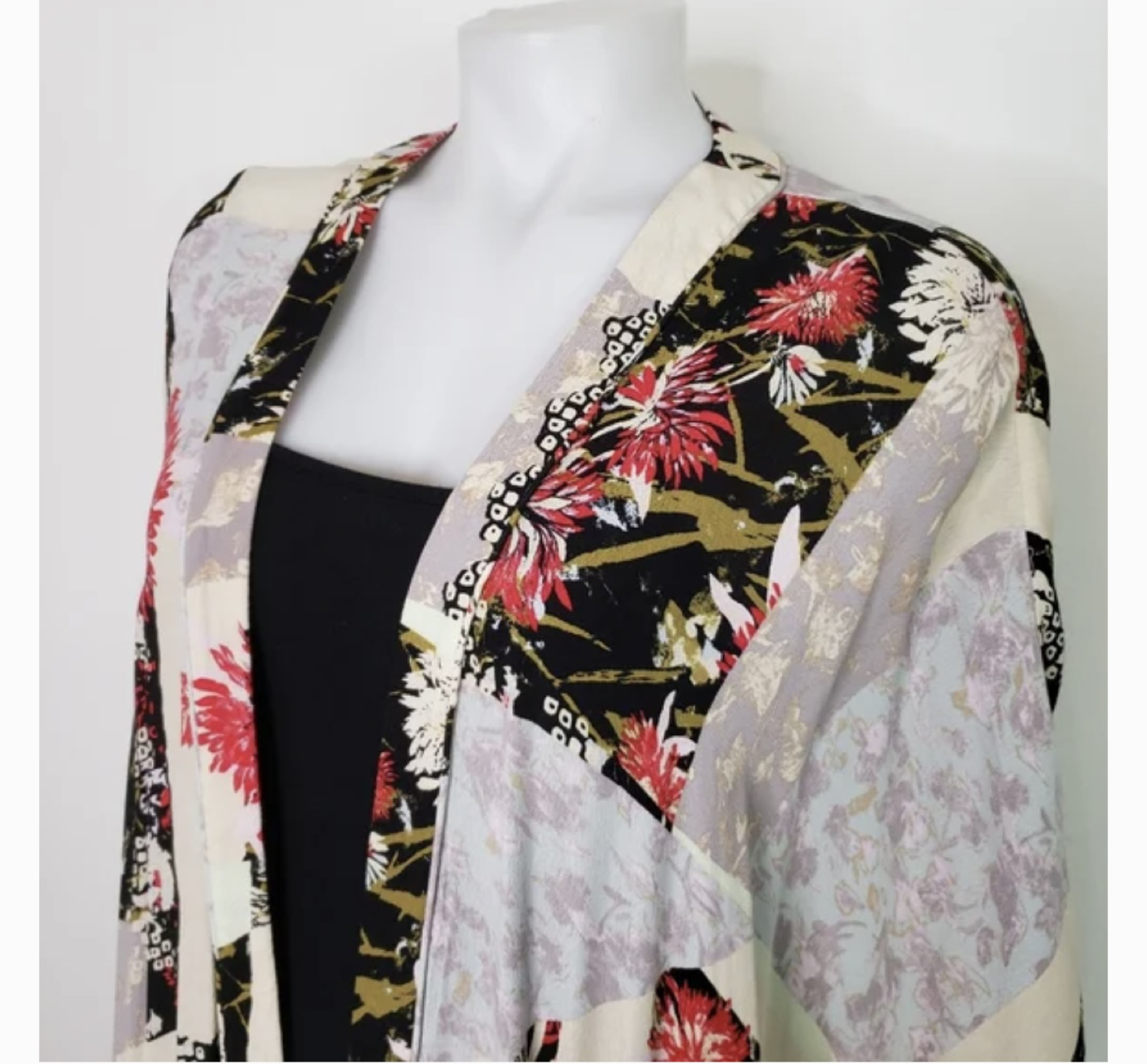 Aritzia Talula Floral Kimono image indicator(3)