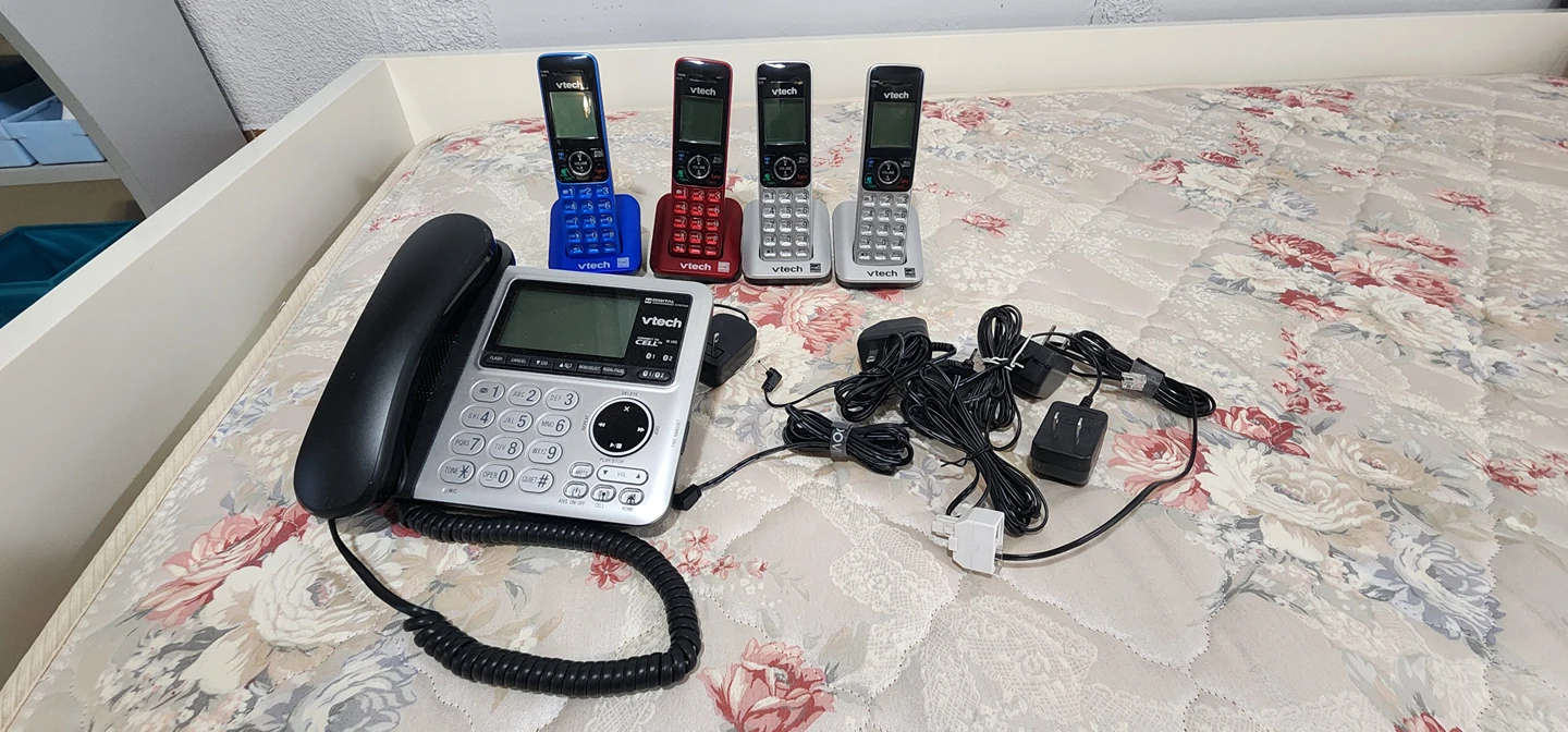 Vtech Corded Phone With 4 Cordless Phones