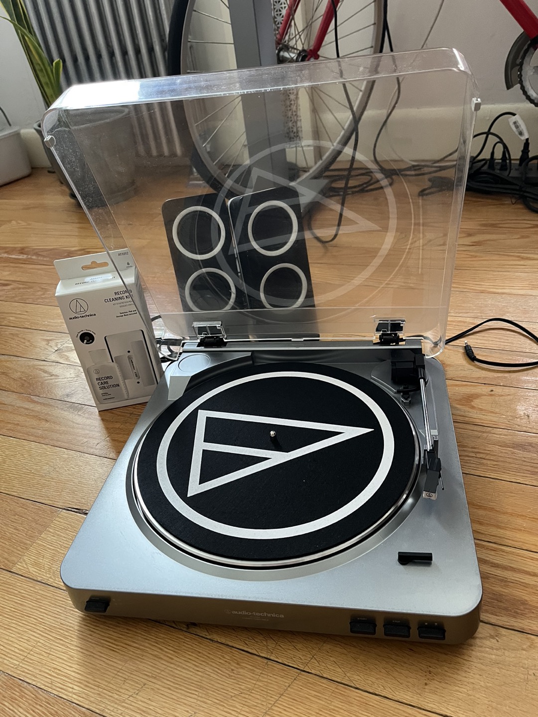 Audio-Technica Record Player - includes speaker & cleaning kit - photo 4