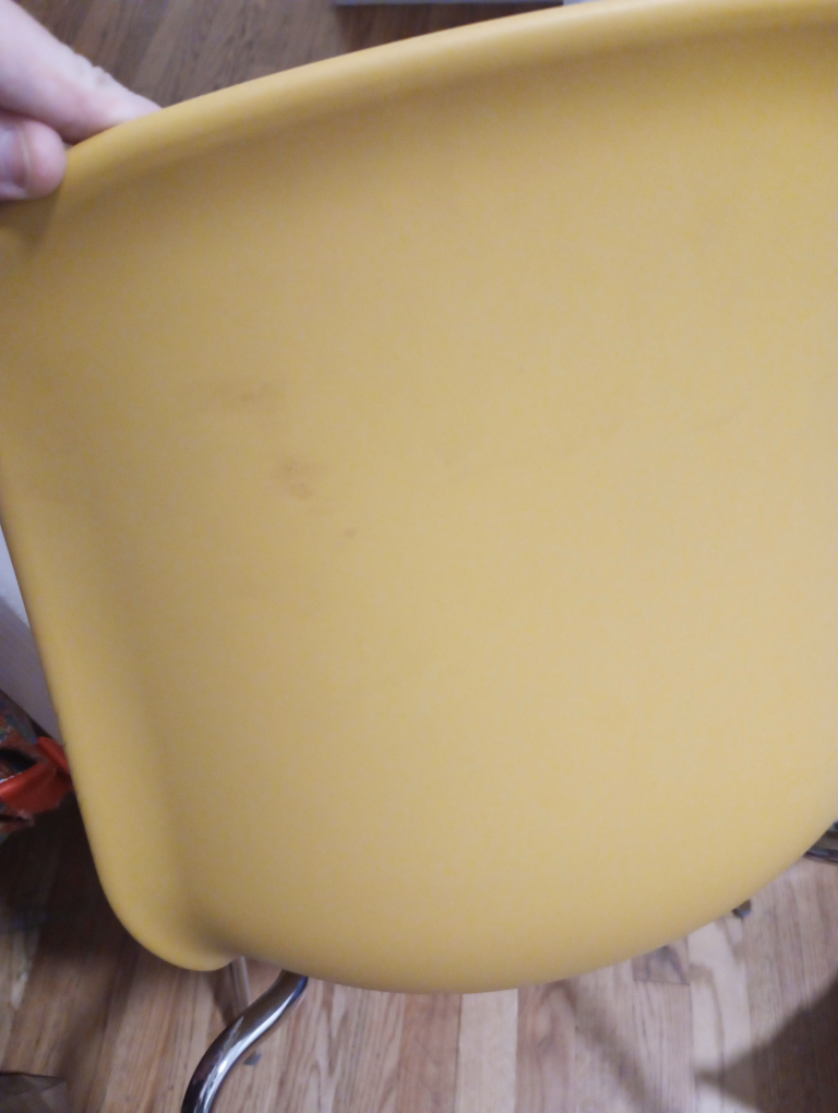 Plastic chair #freecycle - photo 4