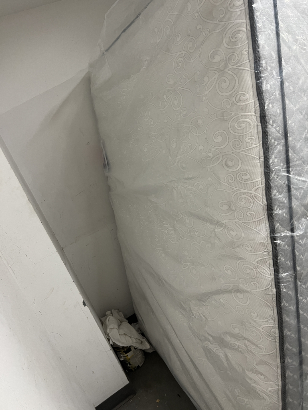 Queen mattress - photo 2