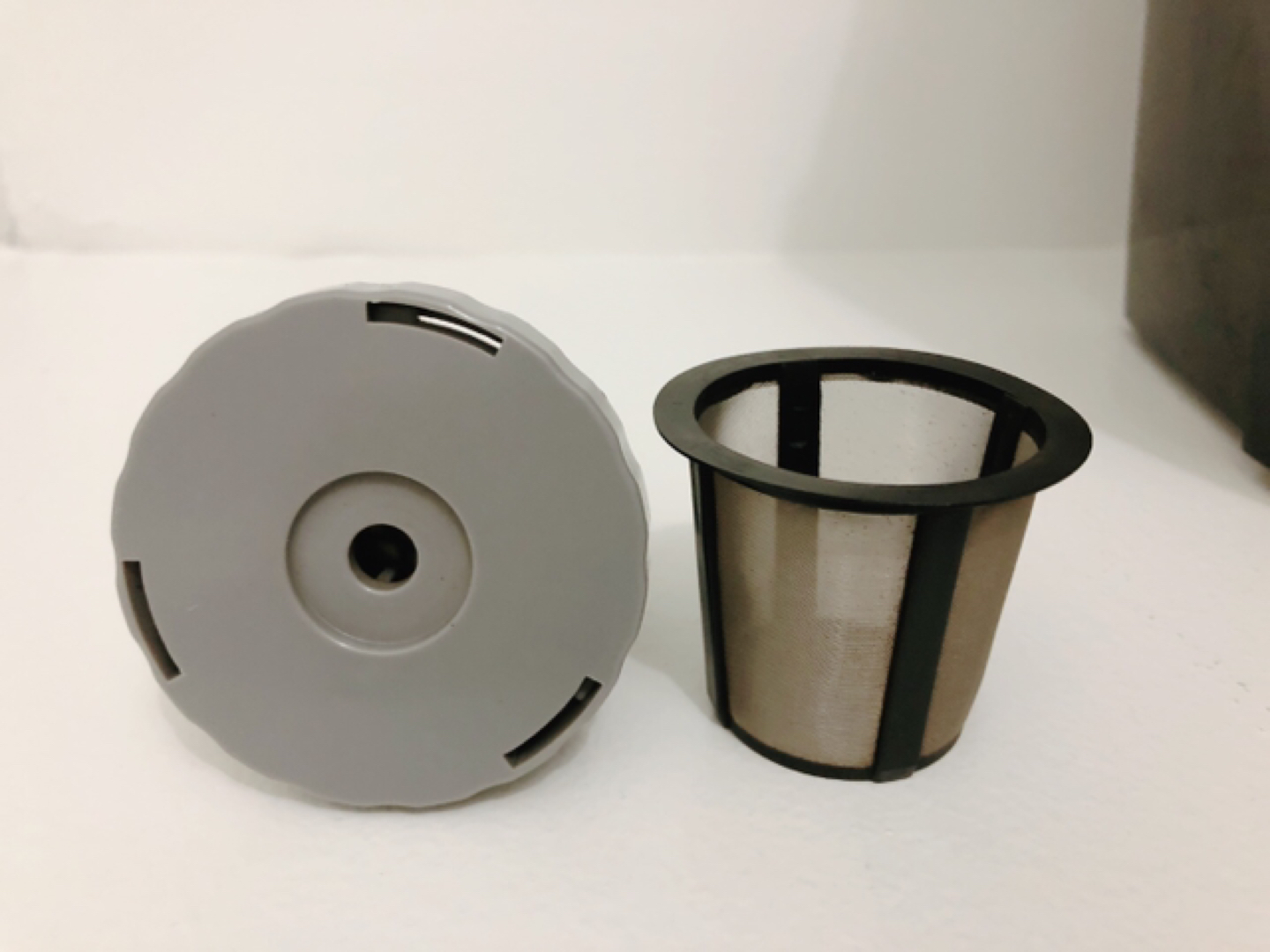 KEURIG coffee maker with a reusable refill coffee capsule image indicator(4)