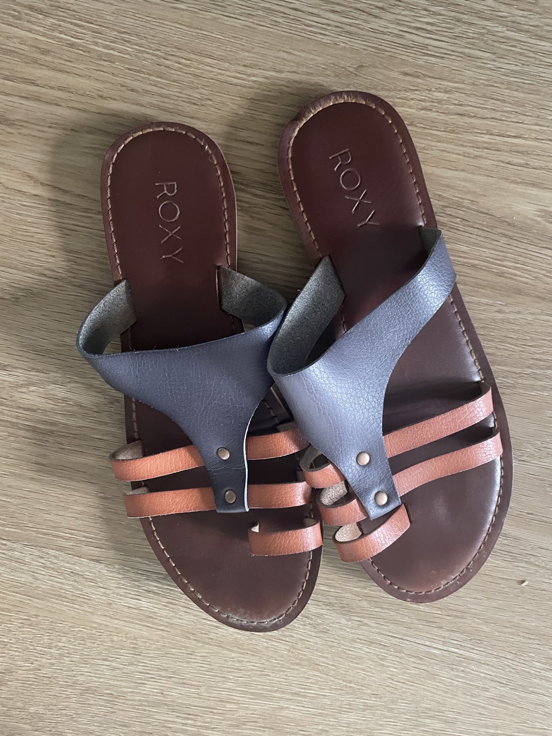 Roxy sandals