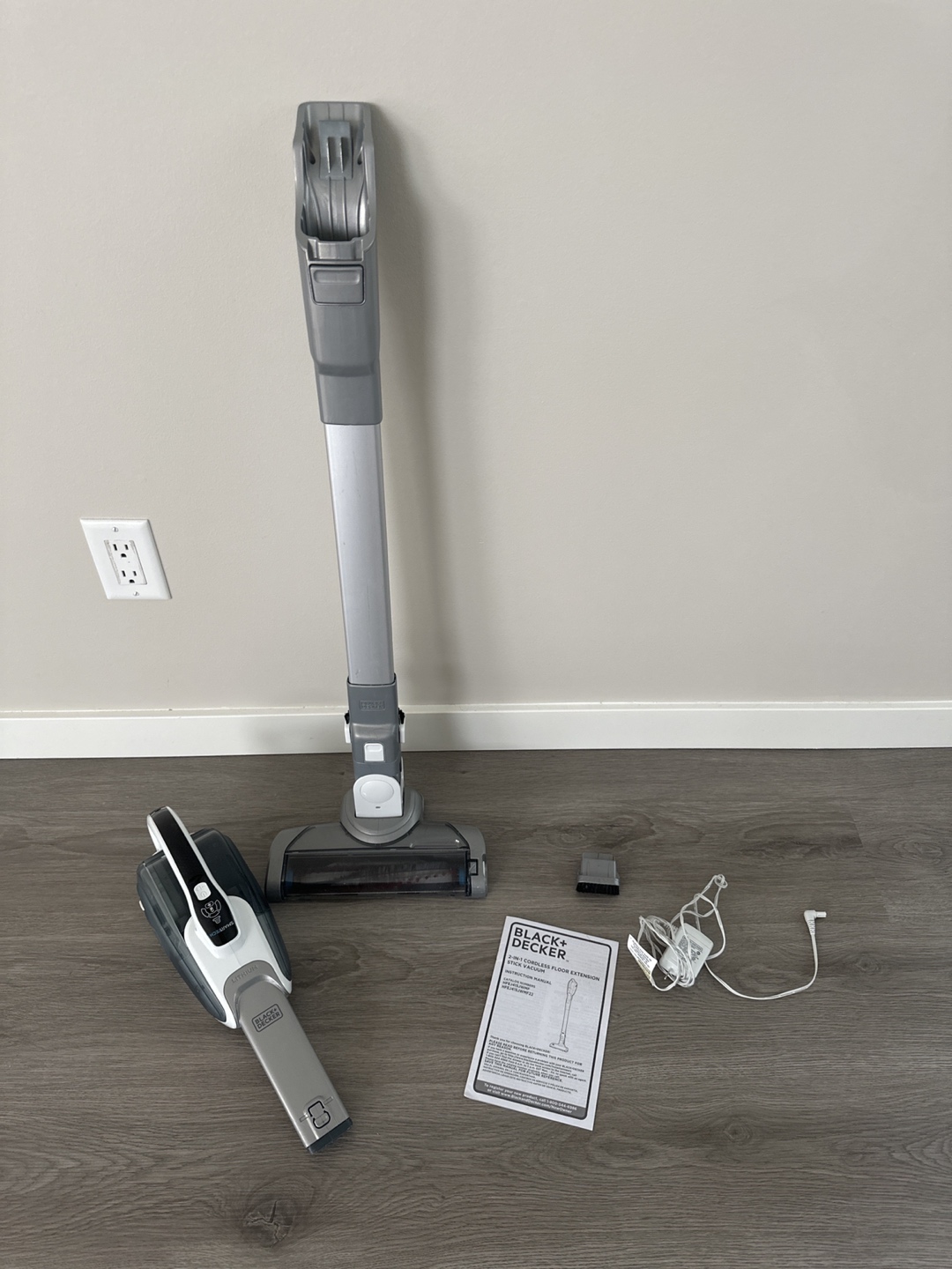 Black+Decker 2-in-1 Cordless Vacum Cleaner - photo 2