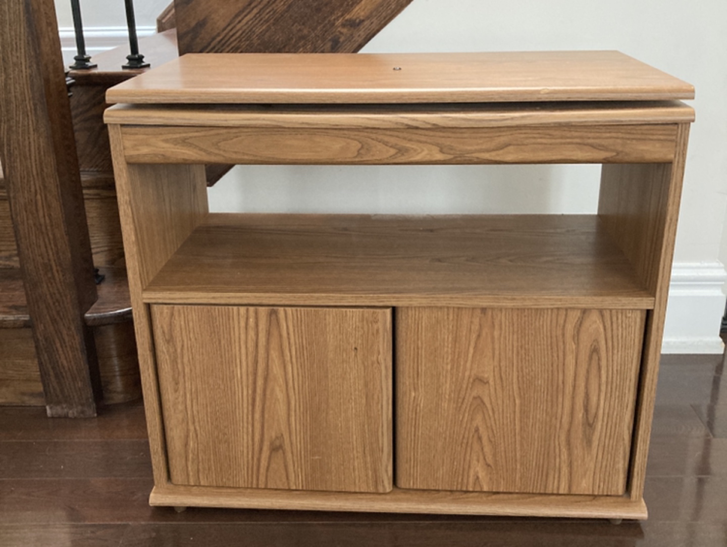TV stand with storage in very good condition thumbnail