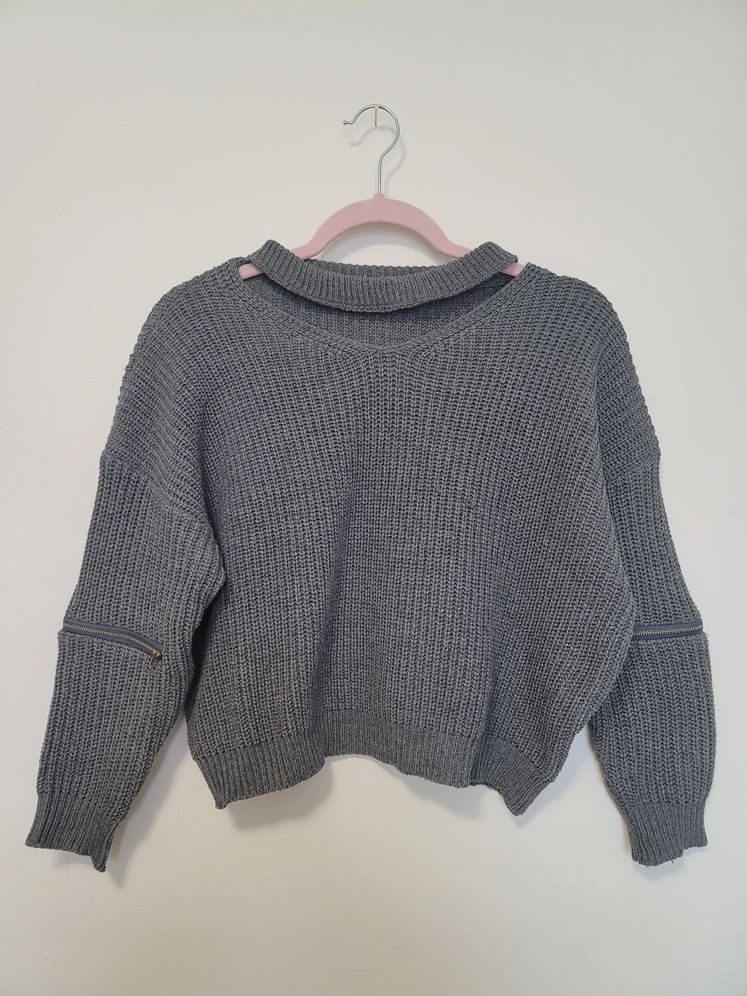 SHEIN'S KNITTED Sweater thumbnail