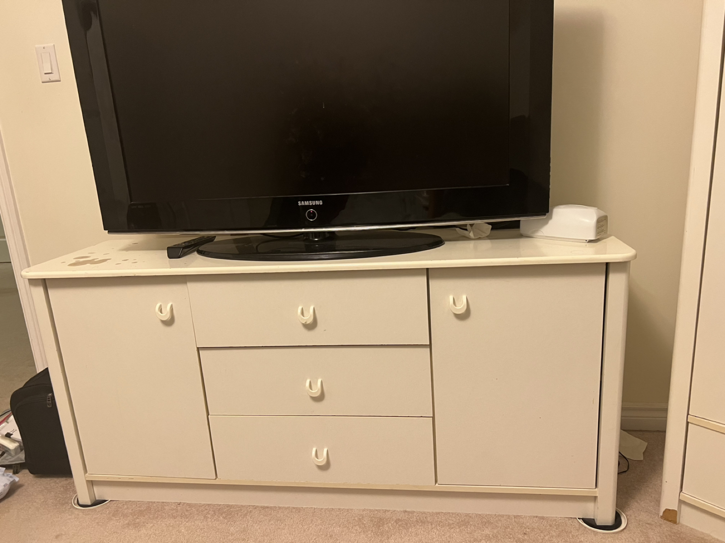 Dresser, chest, 1 side table - photo 3