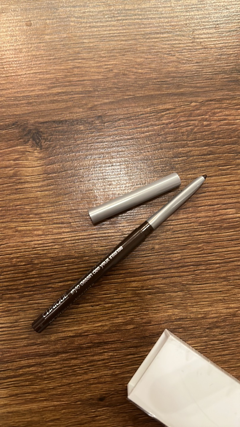 Clinique bundle makeup worth 85$ image indicator(4)