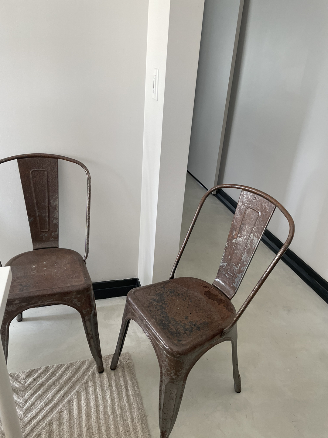 Free antique chairs- great potential just need some paint! - photo 2