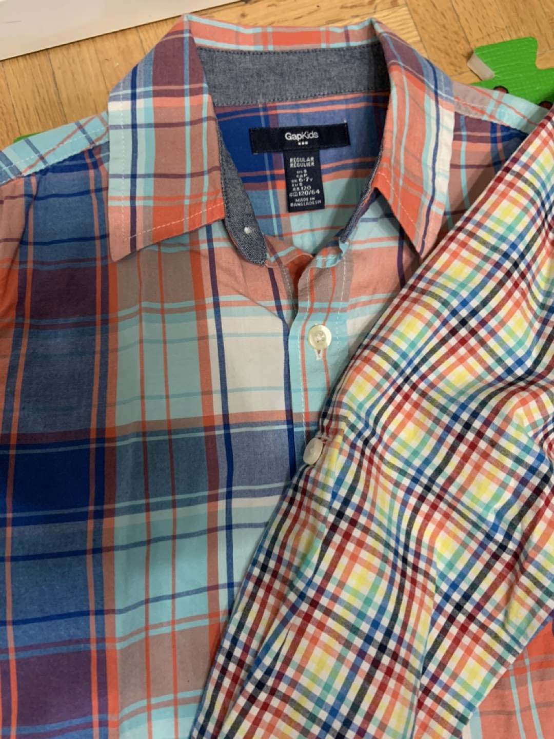 3 Gap and Old Navy Boy’s shirts + 1 short pants - all for $15 - photo 3