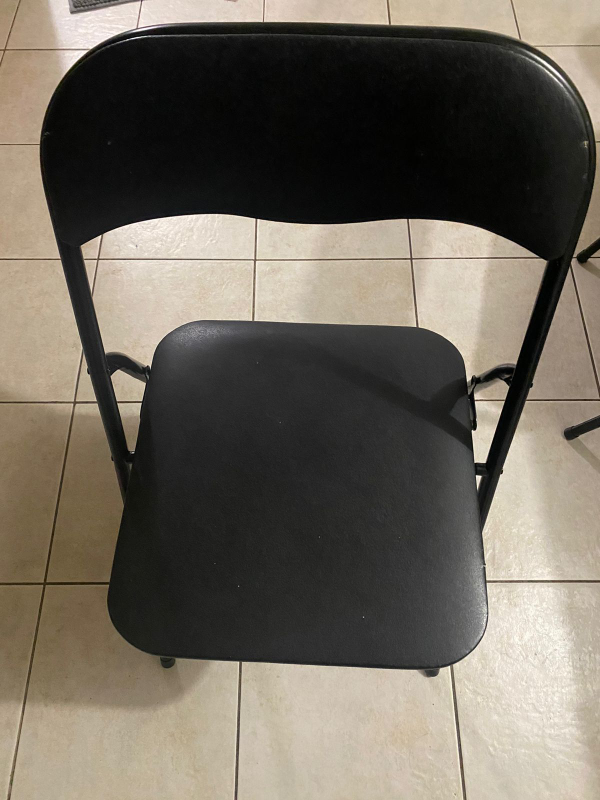 Moving sale: foldable 4 chairs