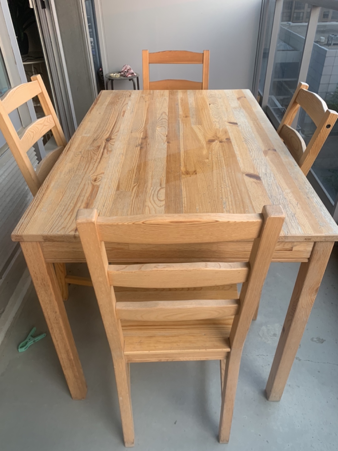 Table and chairs - photo 3