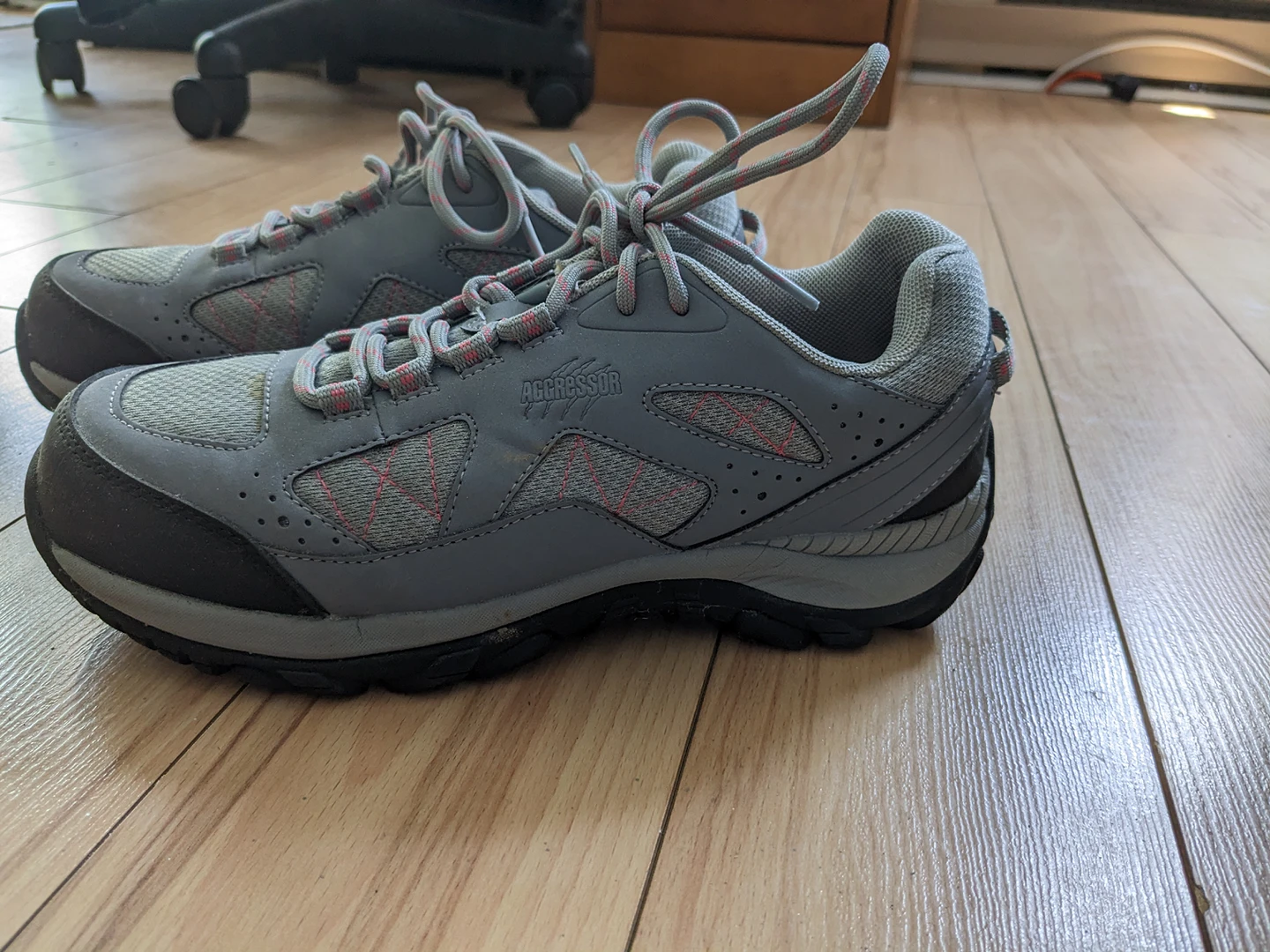 Safety Shoes - Women, size 8 Steel Toe thumbnail