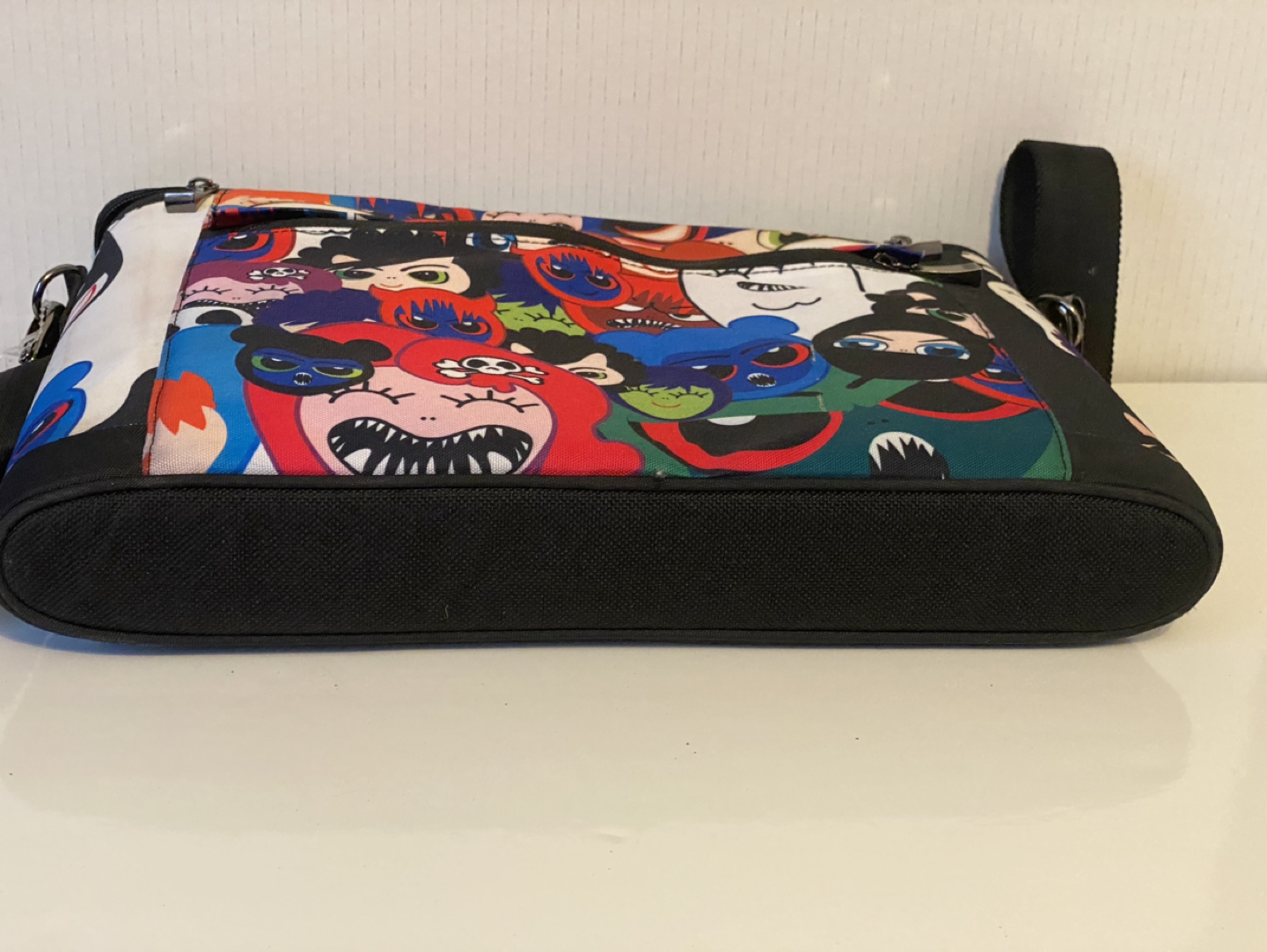 NWT-  iSKIN HAPPY FRIENDS Silo Slim padded laptop bag image indicator(8)