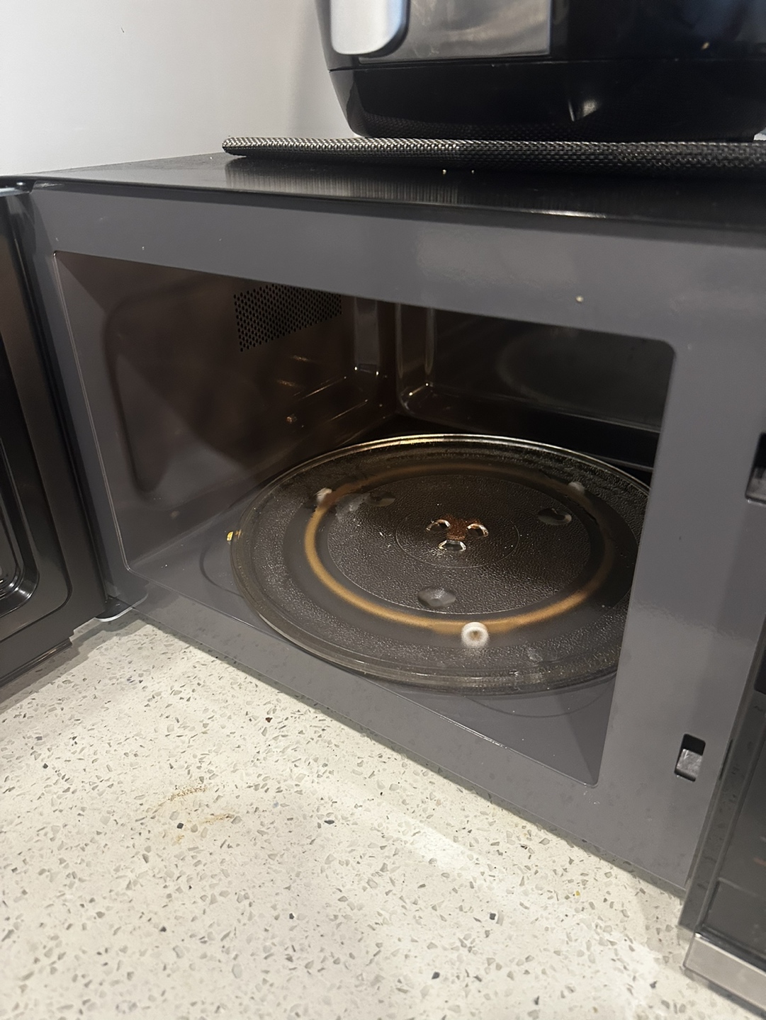 Microwave - photo 2