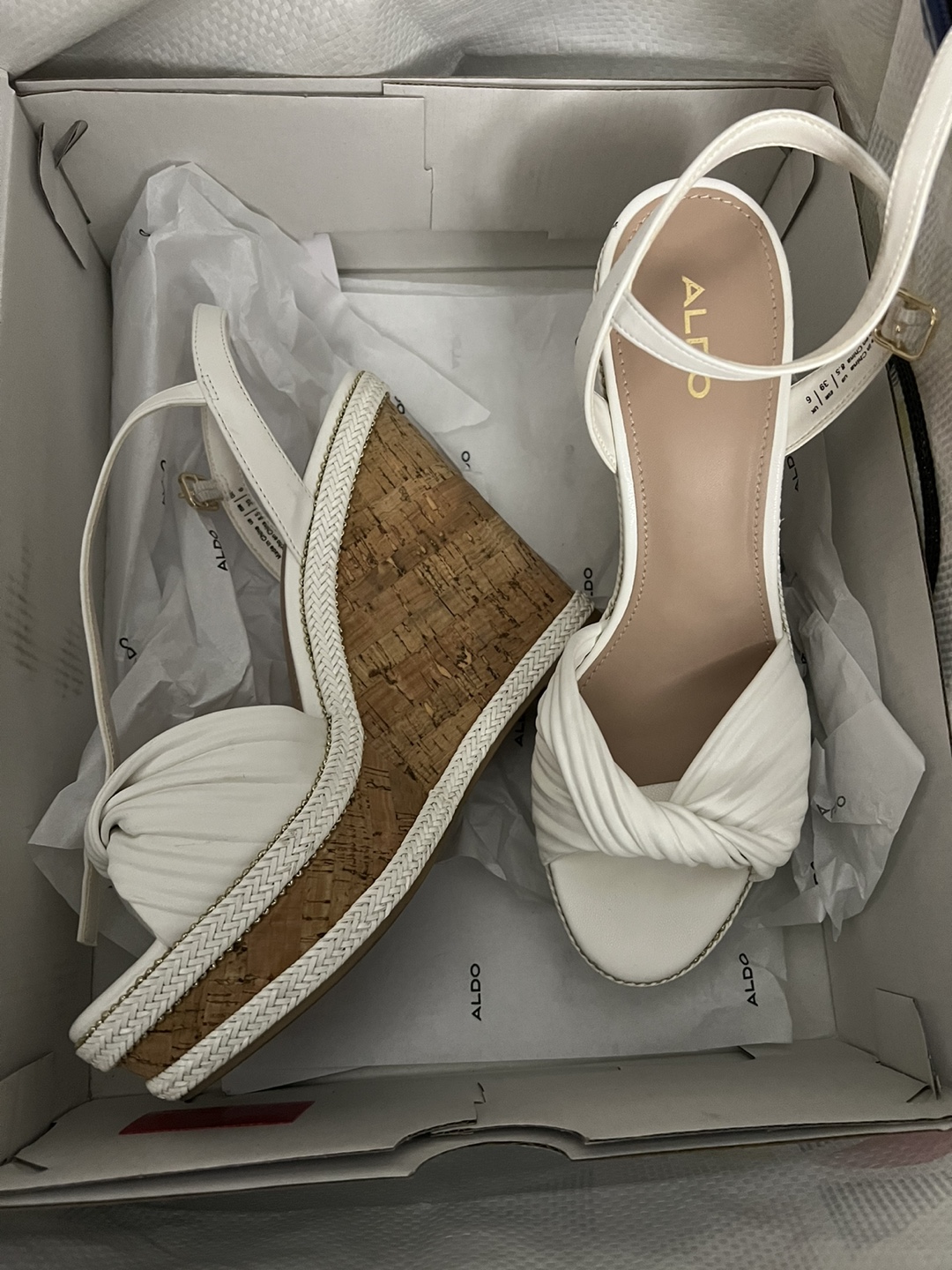 *BRAND NEW*Aldo Wedges - photo 2