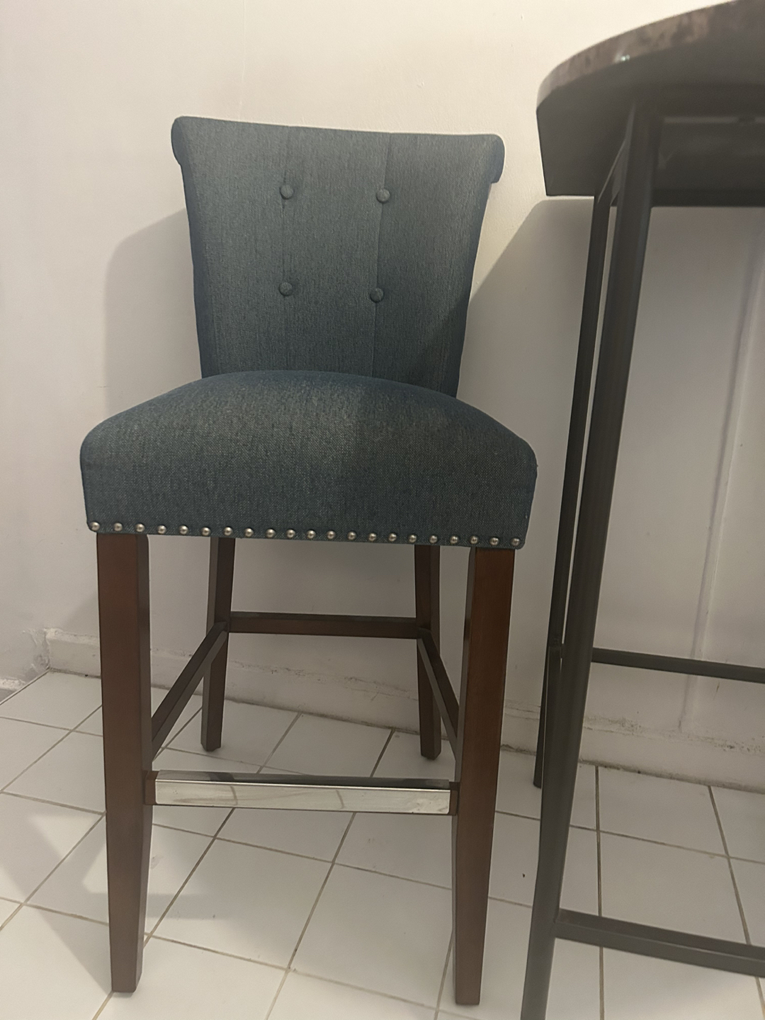 Two bar stool chairs and table - photo 3
