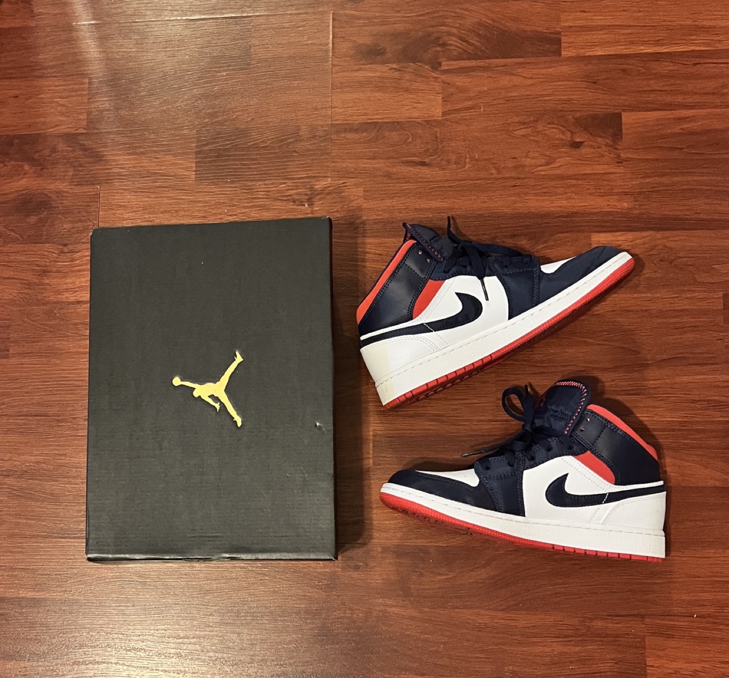 Jordan 1 Mid SE Size 6Y/7.5W - photo 3