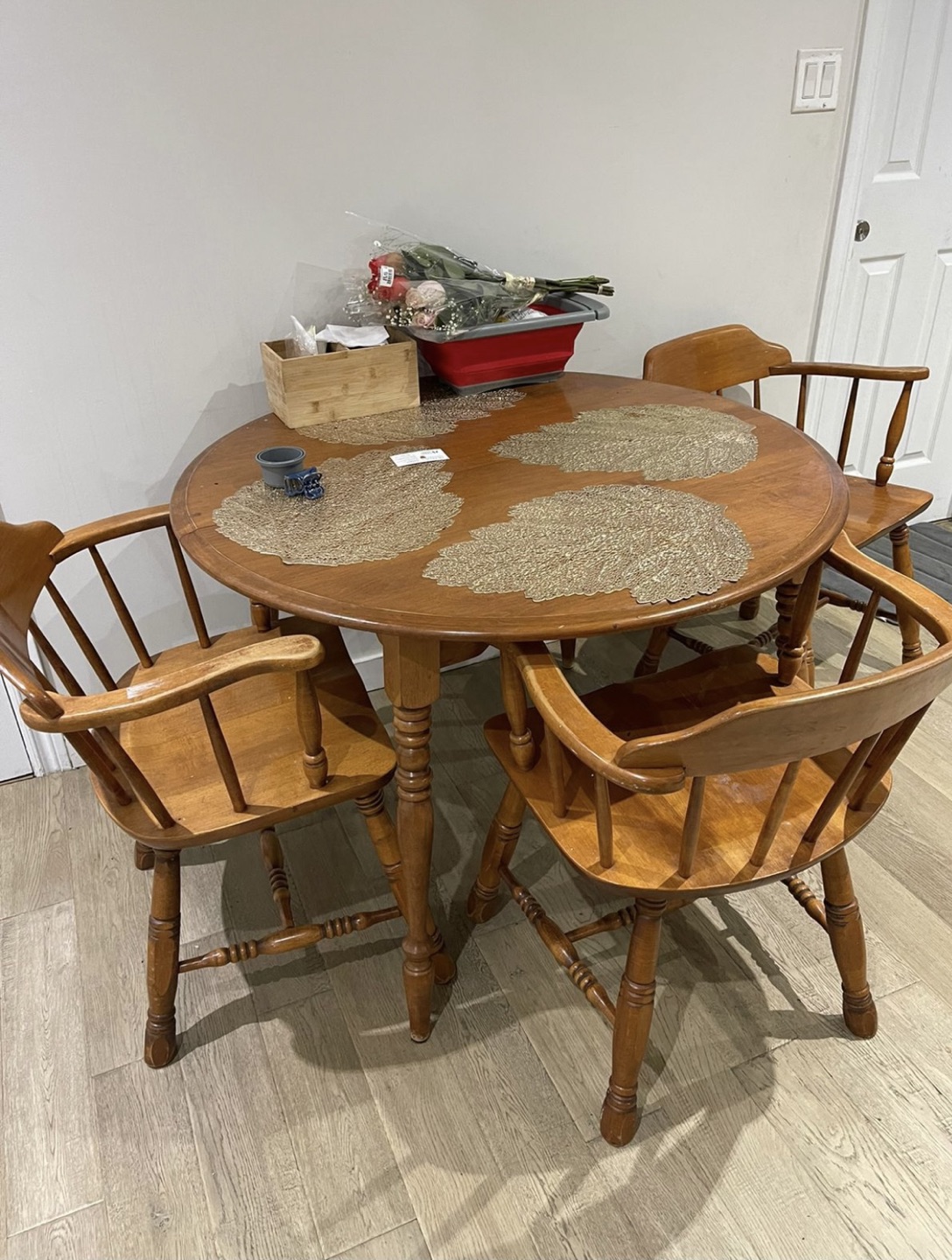 Dinner table for 4. extendable option