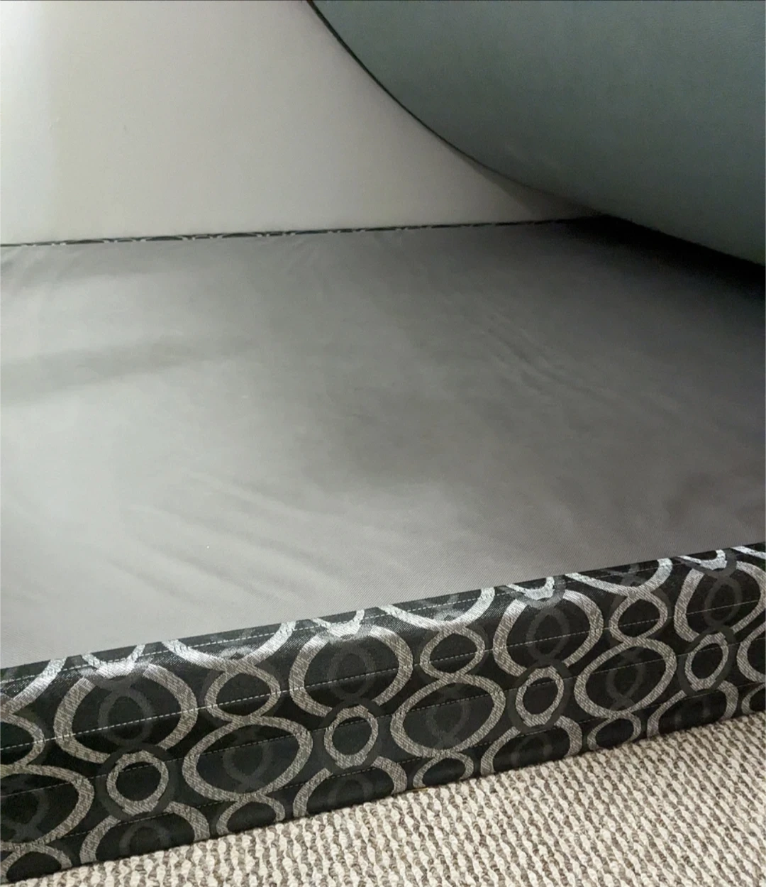 Queen Mattress with queen bed box - photo 4